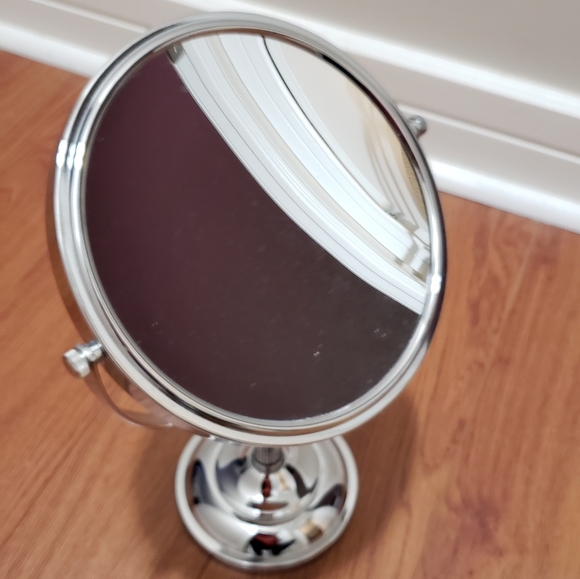 Danielle Other - Beauty Mirror Danielle Other - Beauty Mirror